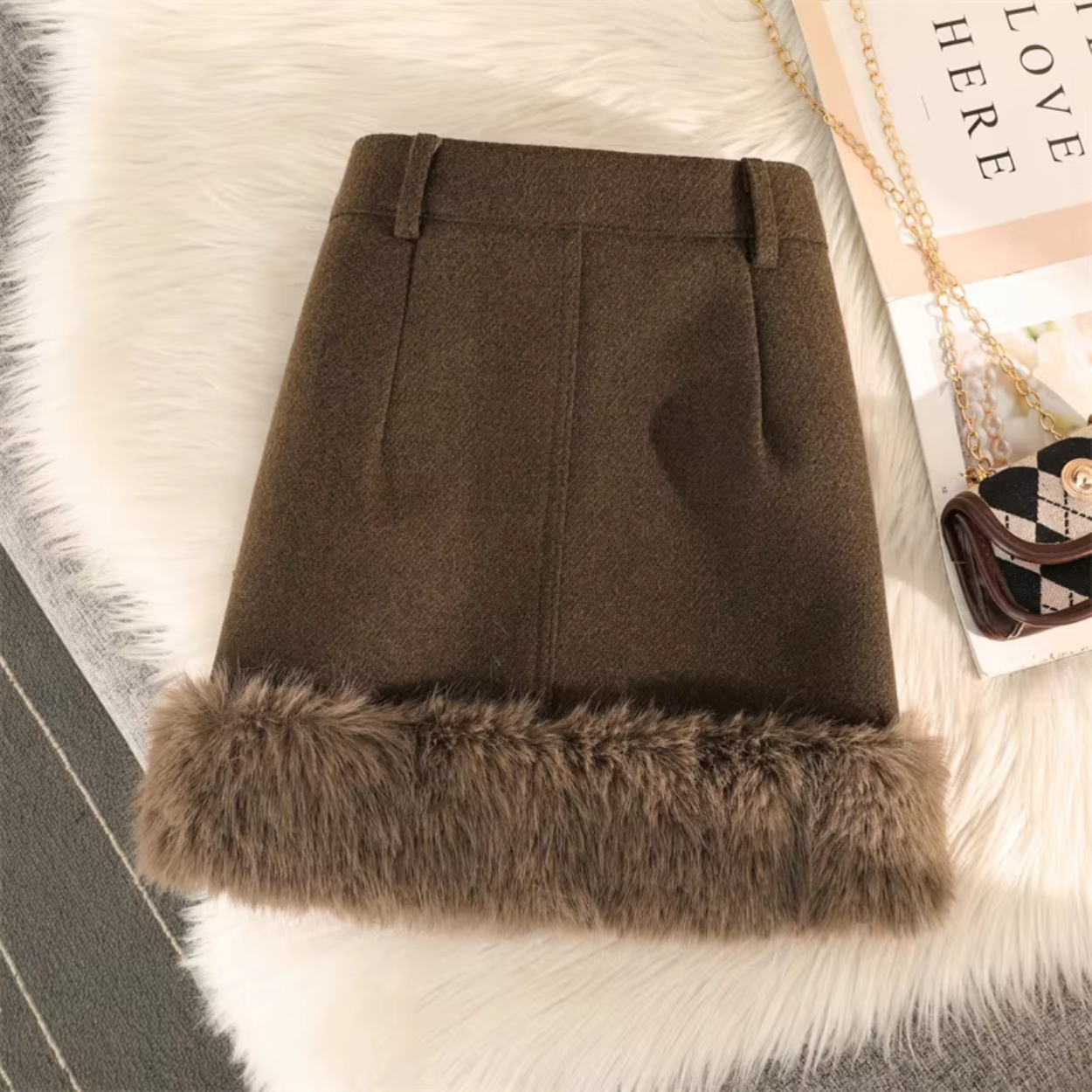 Short and Elegant Women's Winter Skirt with Fur Collar