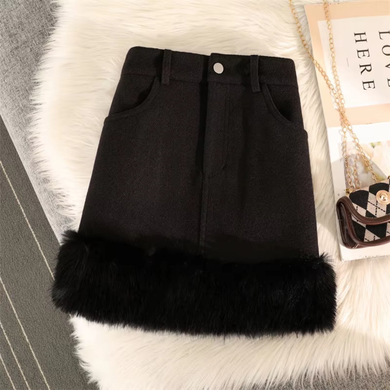 Short and Elegant Women's Winter Skirt with Fur Collar